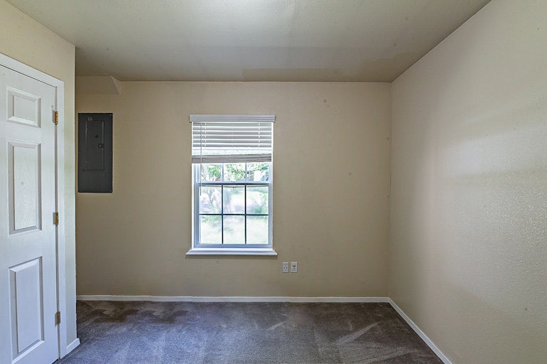 Photo 17 of 19 - 404 Murchison St, Farmersville, TX 75442