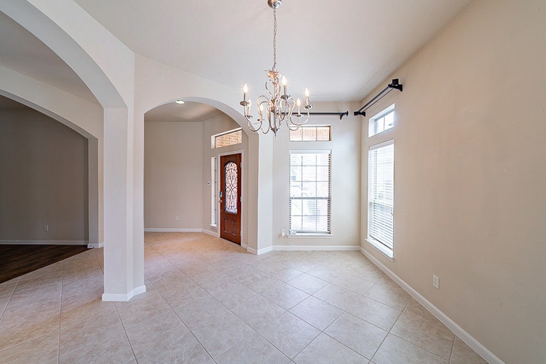 Photo 17 of 37 - 14727 Fountain Stone Ln, Humble, TX 77396