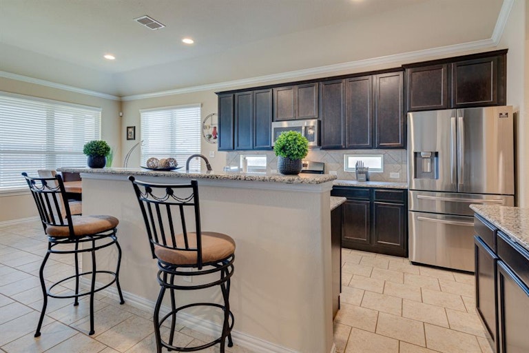 Photo 19 of 40 - 1508 Fallingwater Trl, Haslet, TX 76052