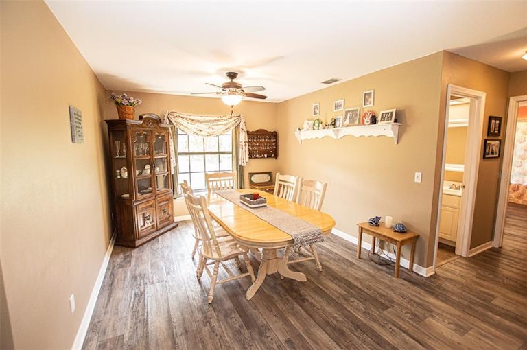 Photo 16 of 56 - 37120 Foxrun Pl, Zephyrhills, FL 33542