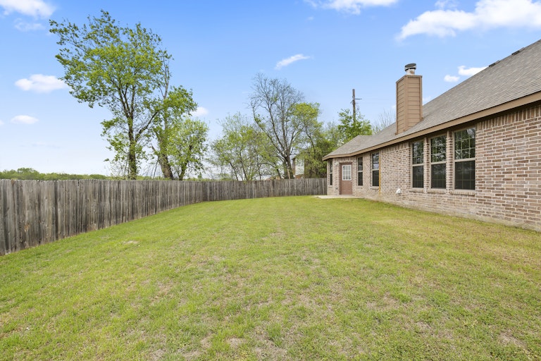 Photo 26 of 26 - 413 Harvard Dr, Glenn Heights, TX 75154