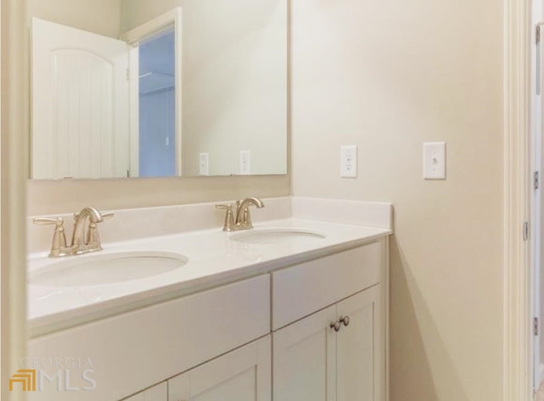 Photo 12 of 27 - 9927 Stretford Rd, Douglasville, GA 30135