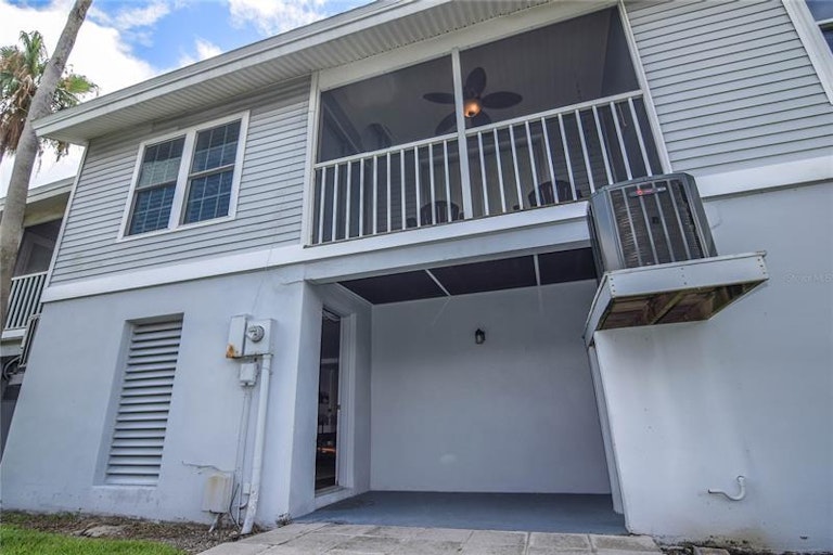 Photo 18 of 29 - 252 Sea Mist Dr, Treasure Island, FL 33706