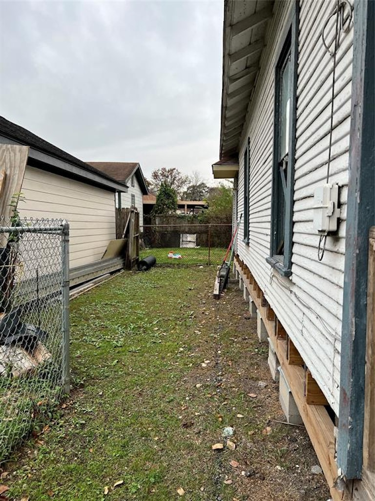Photo 5 of 6 - 405 77th St, Houston, TX 77012
