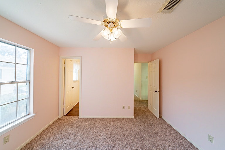 Photo 28 of 37 - 5522 Lone Cedar Dr, Kingwood, TX 77345