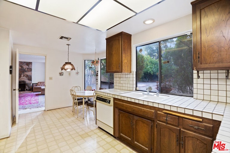 Photo 13 of 53 - 18502 Entrada Ct, Porter Ranch, CA 91326