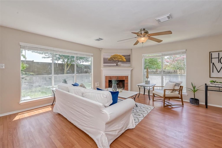Photo 10 of 42 - 8706 Fondren Village Dr, Houston, TX 77071