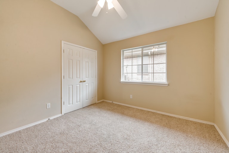 Photo 21 of 27 - 4861 Eagle Trace Dr, Fort Worth, TX 76244