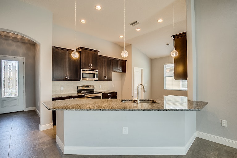 Photo 6 of 29 - 12104 Rambling Stream Dr, Riverview, FL 33579