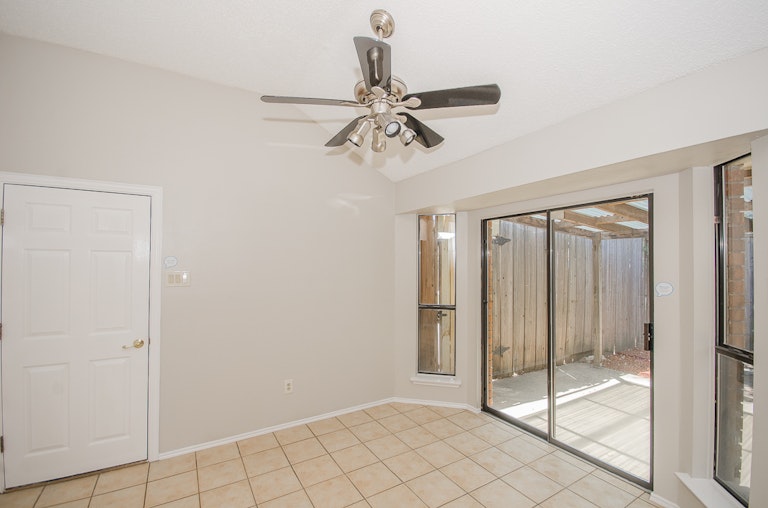 Photo 9 of 29 - 6205 Sasaki Way, Garland, TX 75043