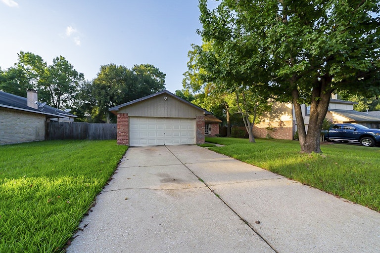 Photo 1 of 33 - 3303 Crossman St, Porter, TX 77365