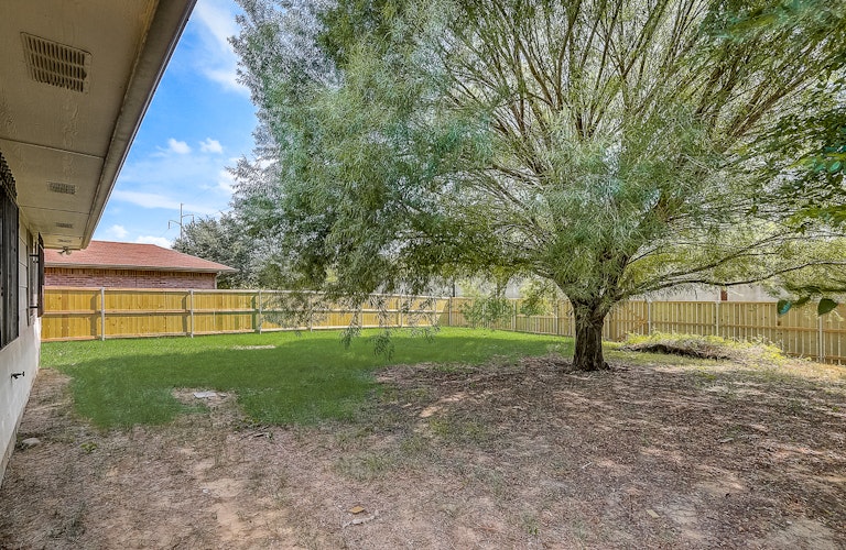 Photo 20 of 22 - 6814 Barrett Dr, Dallas, TX 75217