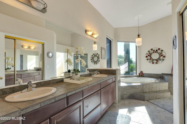 Photo 21 of 34 - 249 W Milbrae Springs Dr, Oro Valley, AZ 85755