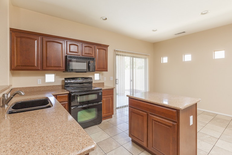 Photo 4 of 28 - 14999 N 137th Ln, Surprise, AZ 85379