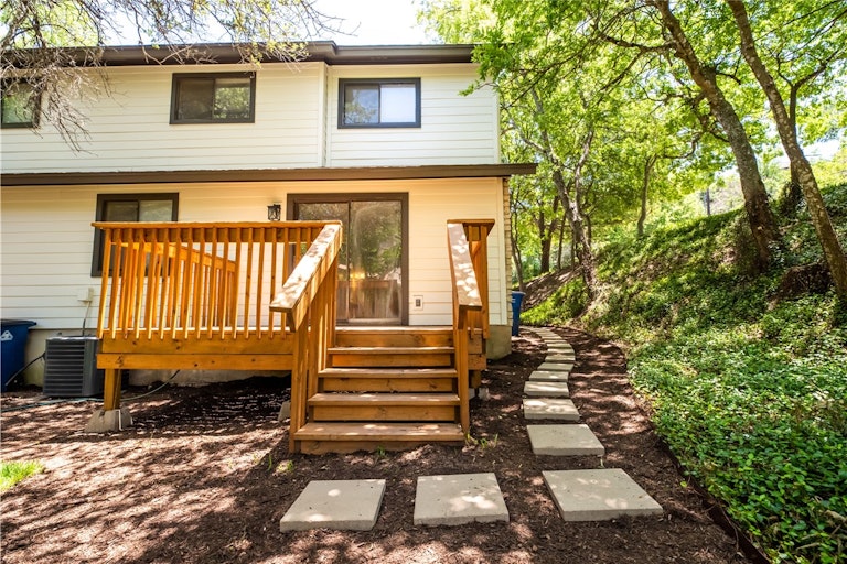 Photo 31 of 32 - 9000 Mountain Ridge Dr, Austin, TX 78759