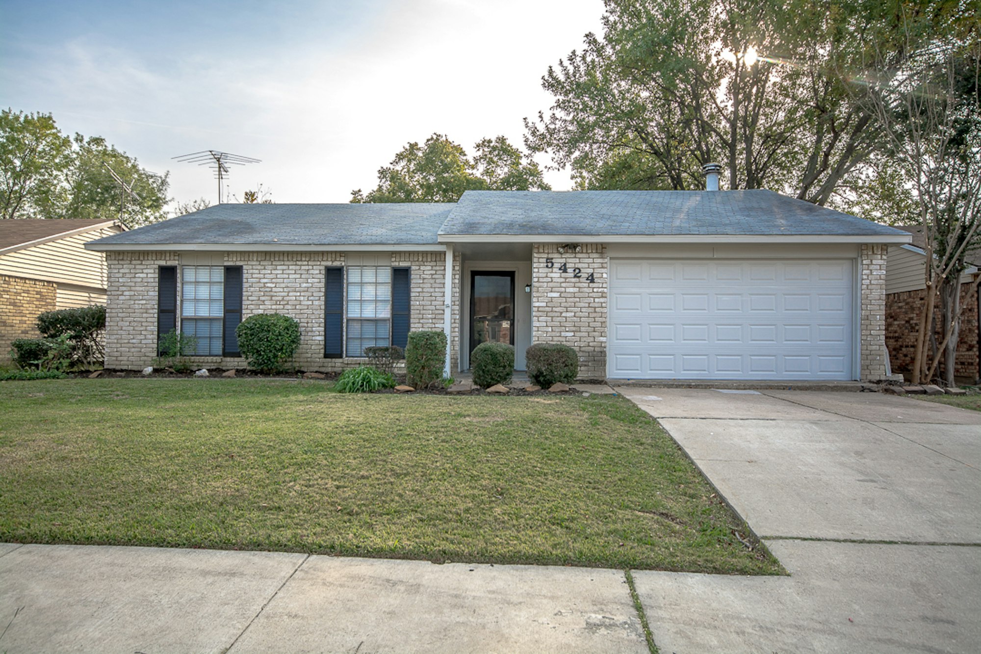 Photo 1 of 20 - 5424 Baker Dr, The Colony, TX 75056