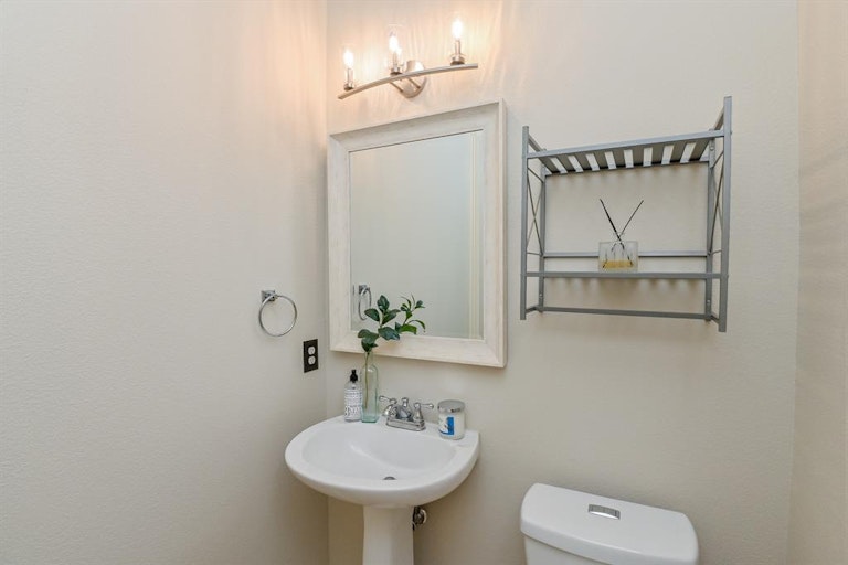 Photo 15 of 45 - 2606 Cottage Creek Ct, Pearland, TX 77584