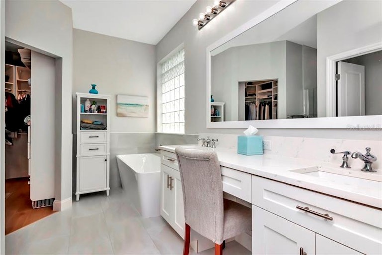 Photo 37 of 72 - 18910 Maisons Dr, Lutz, FL 33558