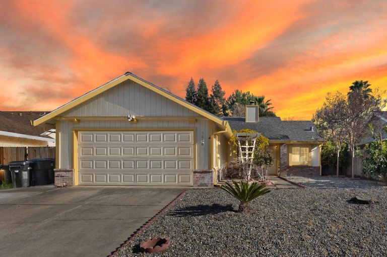 Photo 1 of 38 - 5030 Strasbourg Way, Sacramento, CA 95842