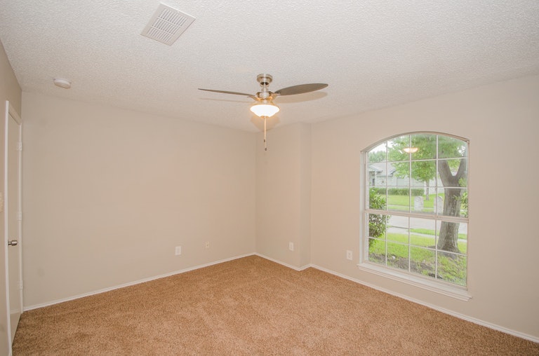 Photo 14 of 25 - 2800 Hidden Springs Dr, Mesquite, TX 75181