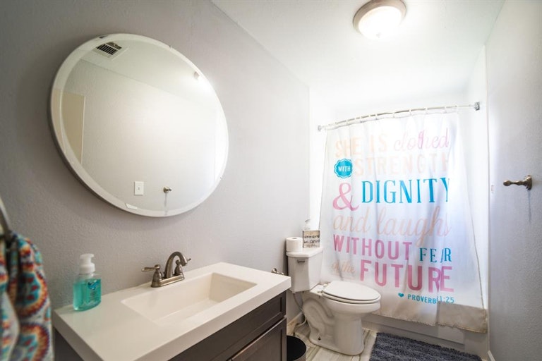 Photo 15 of 28 - 7301 Fishtrap Rd, Crossroads, TX 76227