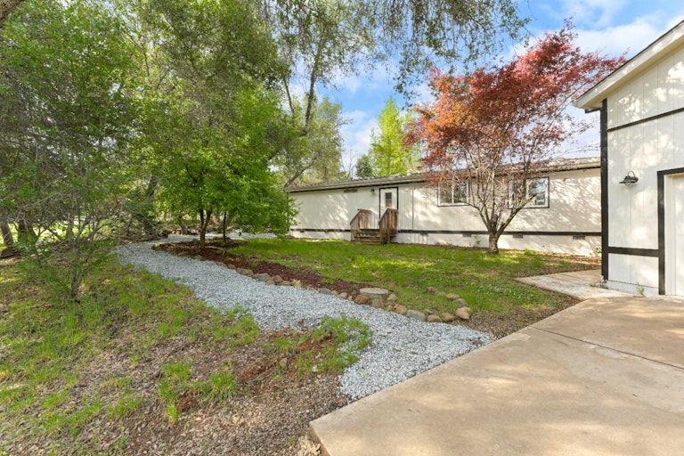 Photo 10 of 73 - 23236 Baker Ct, Auburn, CA 95602