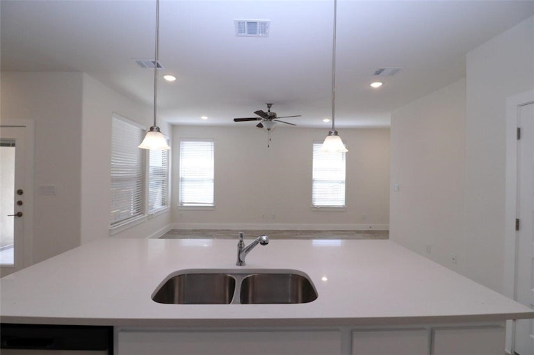 Photo 9 of 24 - 636 Parkline Dr #18B, Georgetown, TX 78626