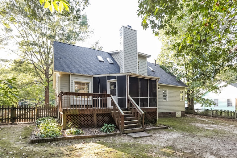 Photo 5 of 24 - 204 Sleepy Creek Dr, Clayton, NC 27520