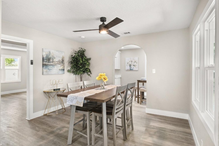 Photo 13 of 33 - 5636 Vista Ave, Sacramento, CA 95824