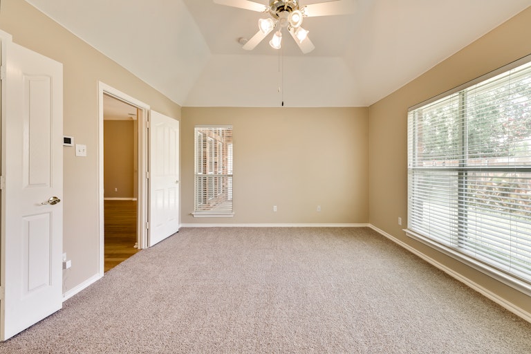 Photo 16 of 29 - 12713 Sweet Bay Dr, Euless, TX 76040