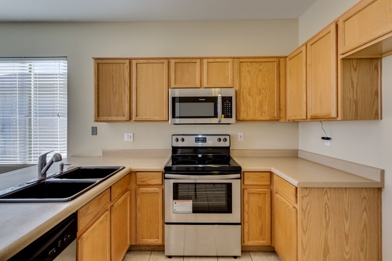 Photo 2 of 25 - 6609 W Lawrence Ln, Glendale, AZ 85302