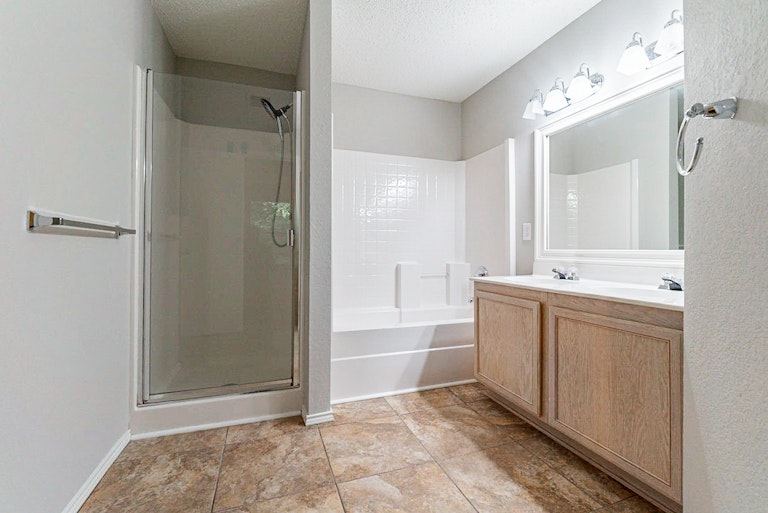 Photo 6 of 34 - 7813 Shoal Bnd, Denton, TX 76210