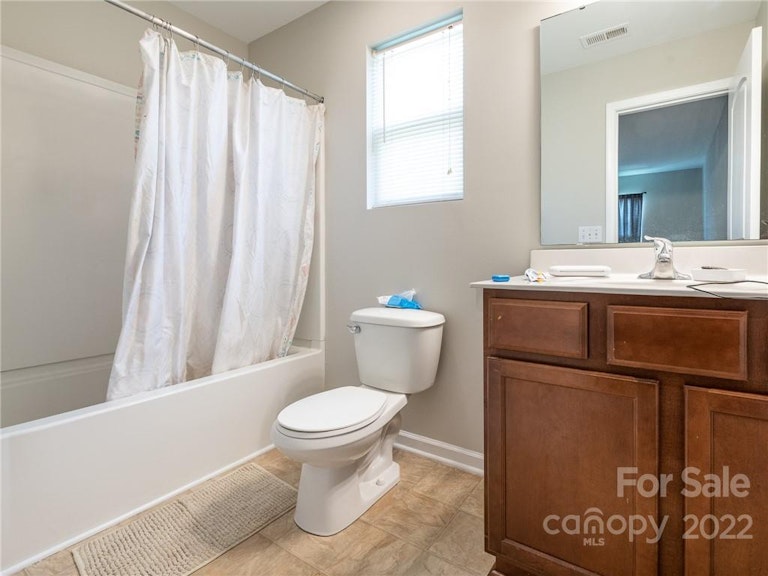 Photo 6 of 35 - 926 Corvus Ct, Charlotte, NC 28216