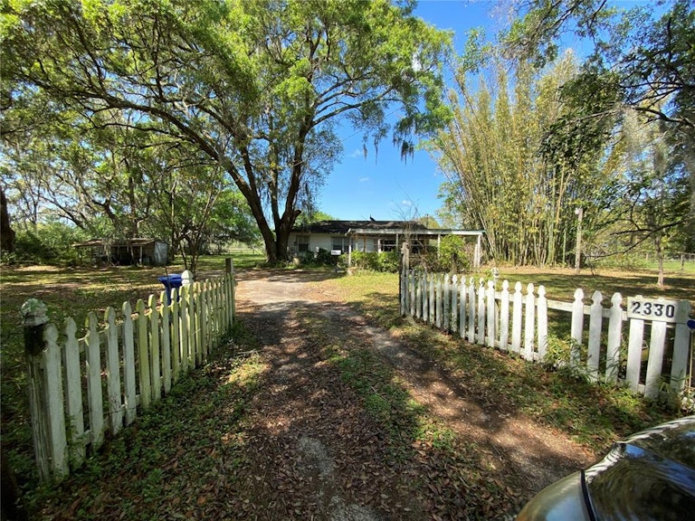 Photo 5 of 25 - 2330 N Valrico Rd, Seffner, FL 33584