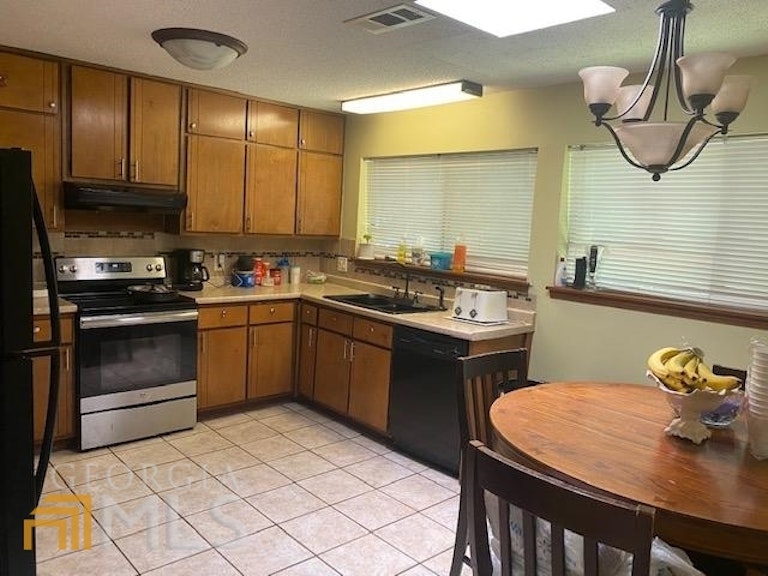 Photo 2 of 6 - 768 Post Road Ln, Stone Mountain, GA 30088