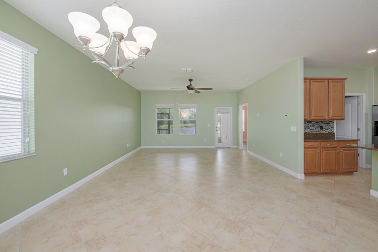 Photo 30 of 42 - 19303 Prairie Tree Pl, Tampa, FL 33647