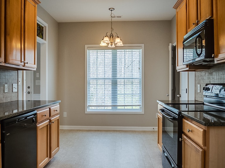 Photo 6 of 27 - 8004 Willowglen Dr, Raleigh, NC 27616