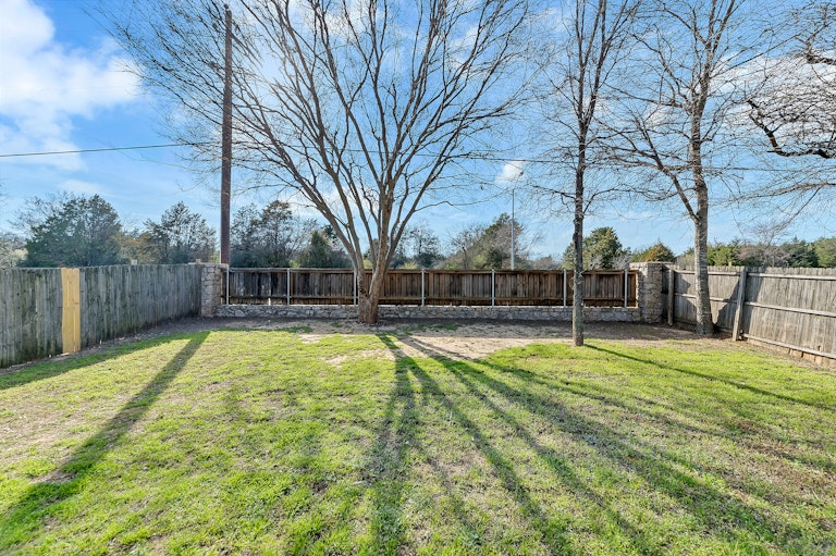 Photo 23 of 23 - 1143 Galicia Ln, Dallas, TX 75217
