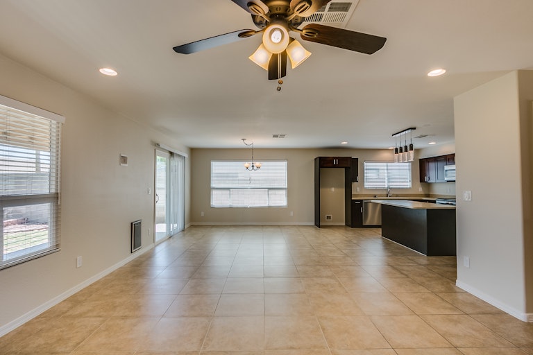 Photo 9 of 22 - 3027 W Daley Ln, Phoenix, AZ 85027