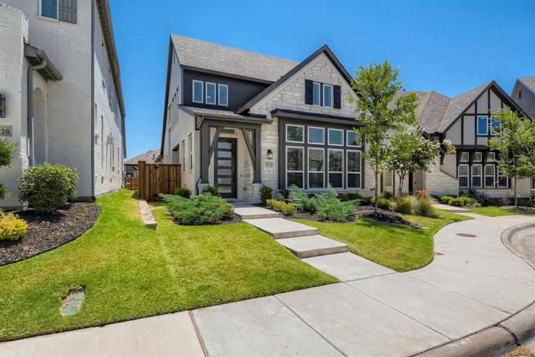 Photo 2 of 29 - 8112 Copper Way, Dallas, TX 75252