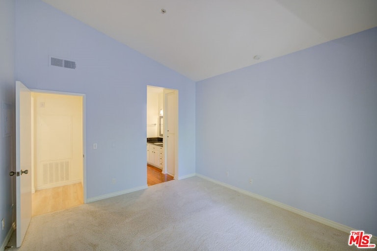 Photo 20 of 23 - 211 Gallery Way, Tustin, CA 92782