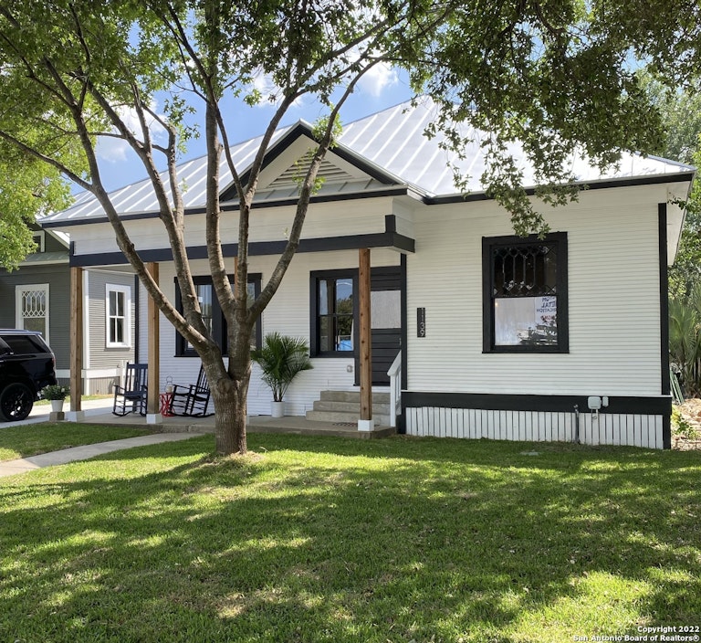 Photo 1 of 32 - 1139 S Saint Marys St, San Antonio, TX 78210