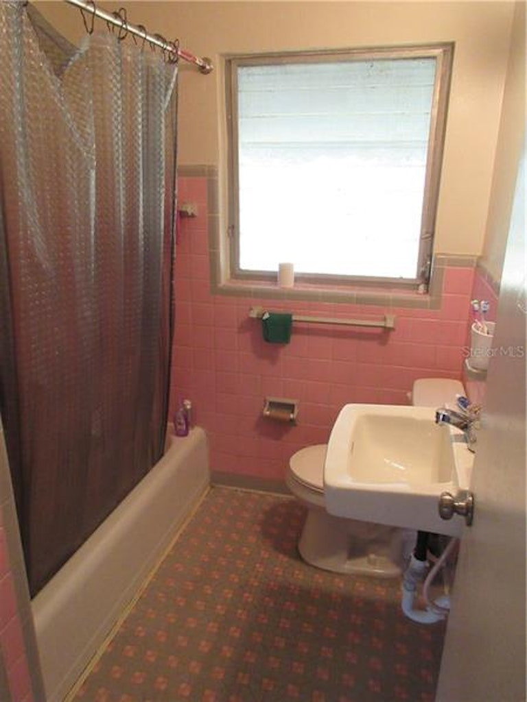 Photo 9 of 10 - 515 Norfolk Cir, Lakeland, FL 33801