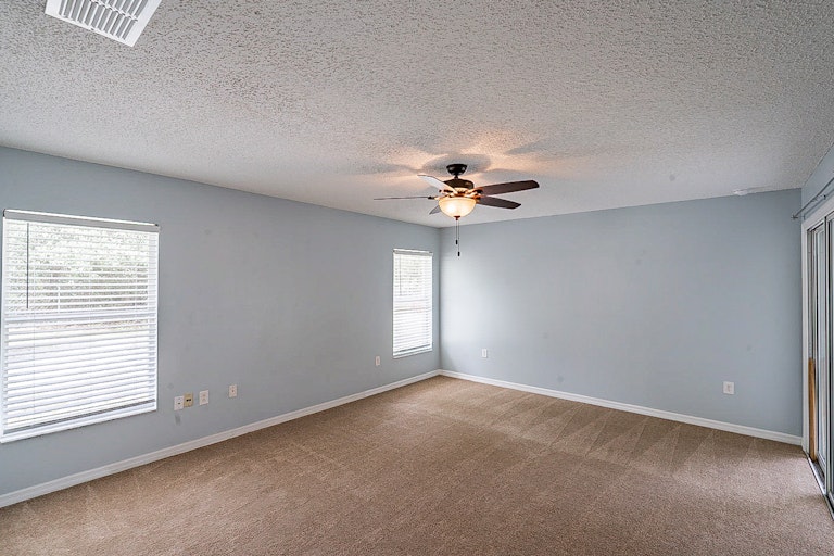 Photo 16 of 29 - 1170 Howland Blvd, Deltona, FL 32738