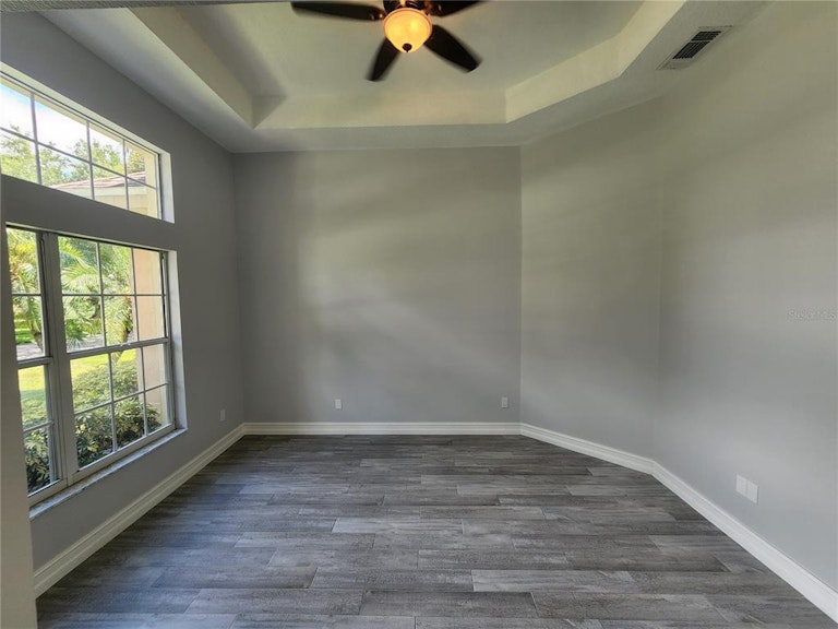 Photo 11 of 41 - 10095 Brandon Cir, Orlando, FL 32836