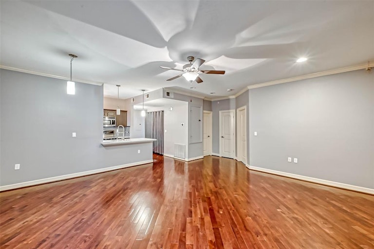 Photo 7 of 21 - 3501 Chenevert St #17, Houston, TX 77004