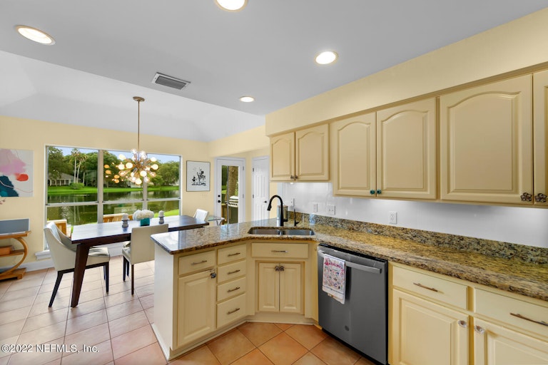 Photo 16 of 51 - 2345 Oceanwalk Dr W, Atlantic Beach, FL 32233