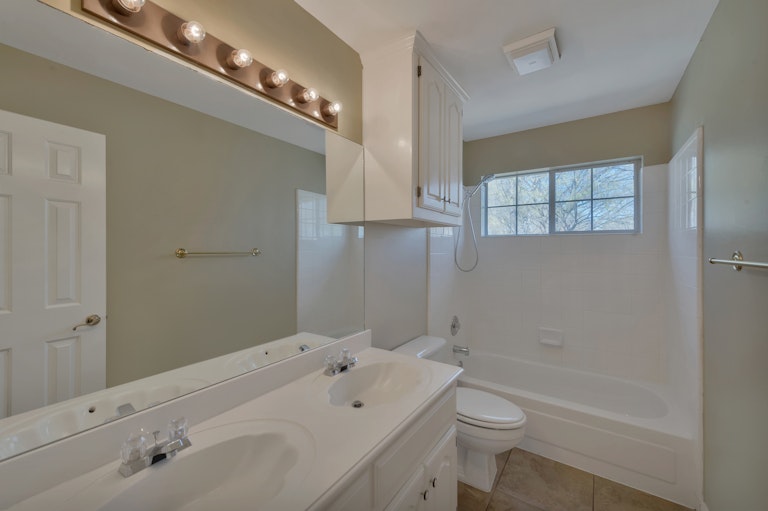 Photo 30 of 38 - 5705 Pleasant Run Rd, Colleyville, TX 76034