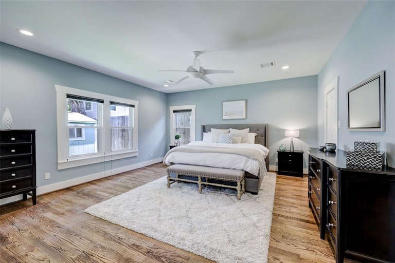 Photo 11 of 20 - 1033 E 16th St, Houston, TX 77009