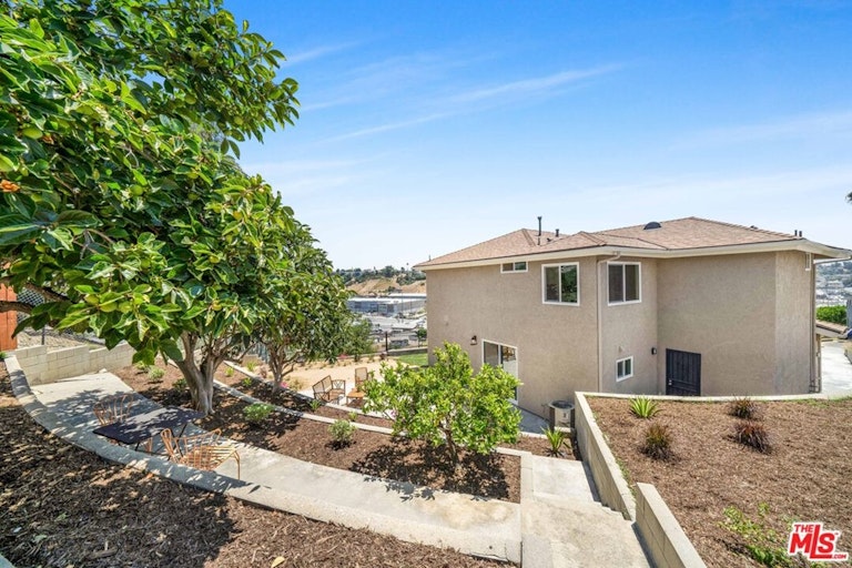 Photo 7 of 10 - 4725 Del Paso Ct, Los Angeles, CA 90032